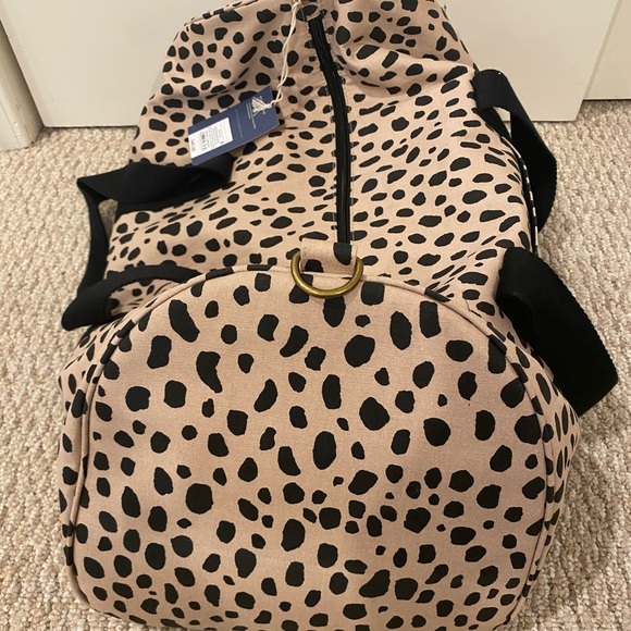 NWT Universal Thread Animal Print Duffel Bag - Picture 6 of 12